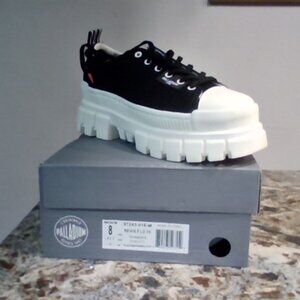 BRAND NEW PALLADIUM REVOLT LO TX